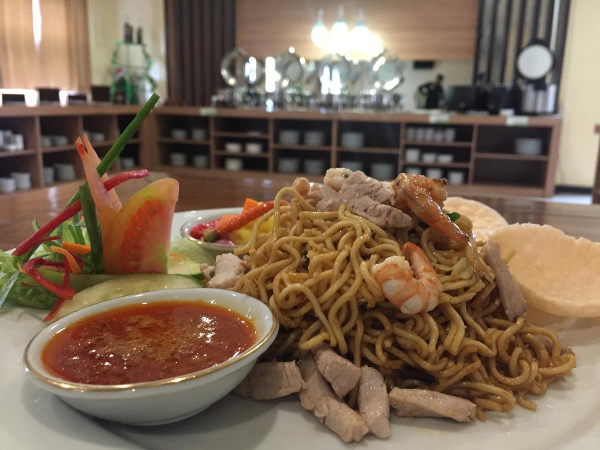 迈达尼伊斯兰大酒店 马塔兰 外观 照片