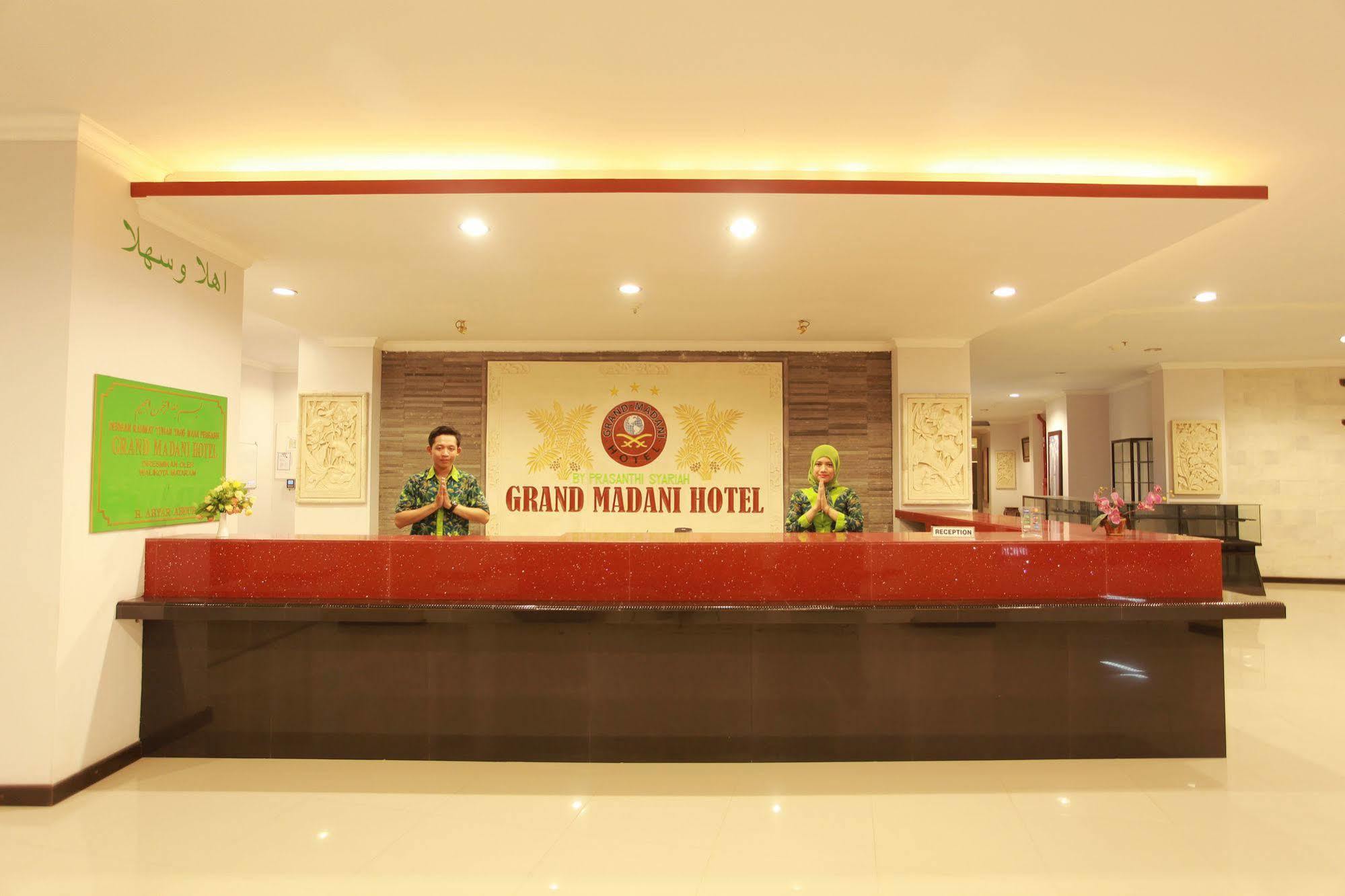 迈达尼伊斯兰大酒店 马塔兰 外观 照片