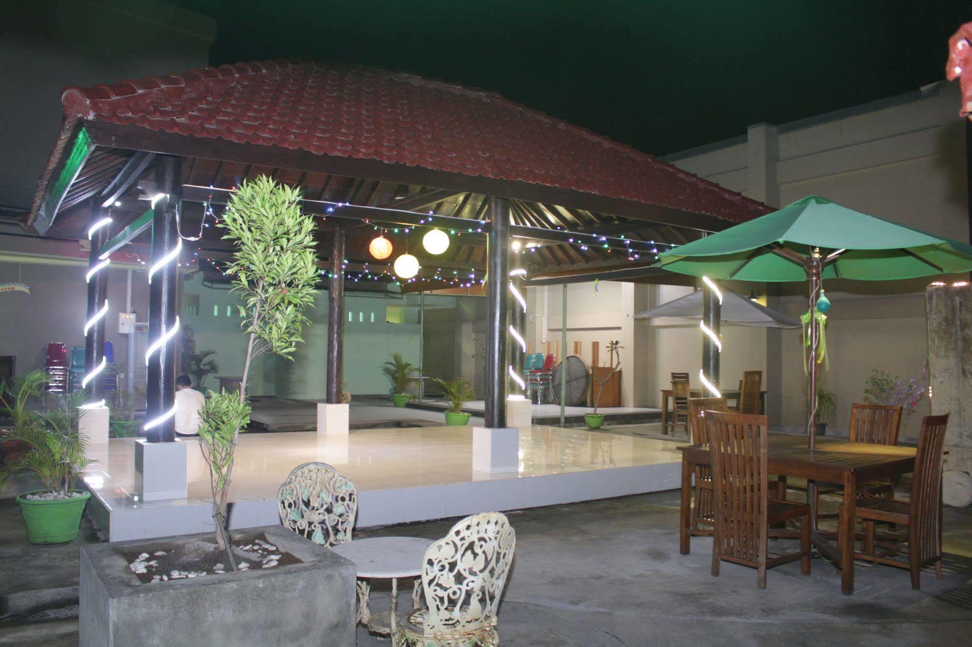 迈达尼伊斯兰大酒店 马塔兰 外观 照片